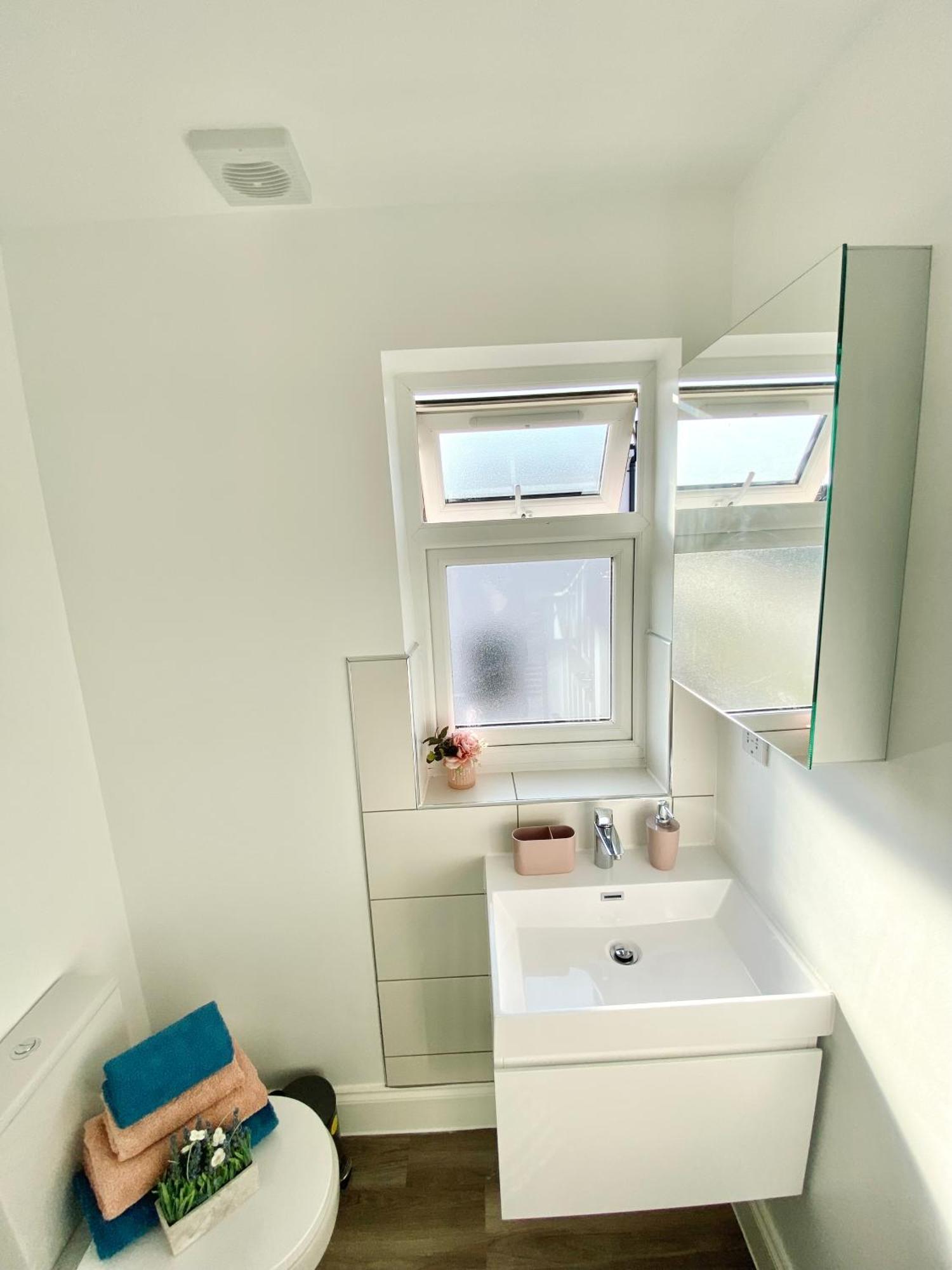 Bright Studio Loft 30Min To Central London Londres Exterior foto
